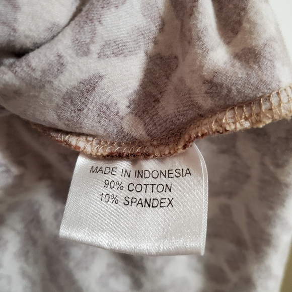 Long line animal print skirt Length 30 Size small - Picture 4 of 6